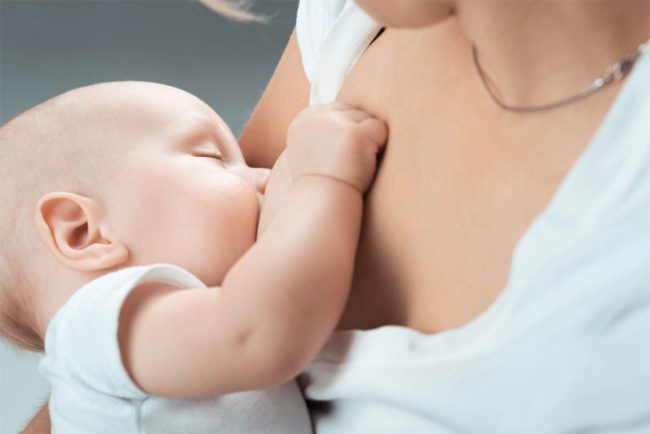 Кормление грудью малыша