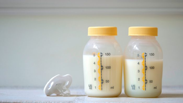 сколько можно хранить сцеженное грудное молоко