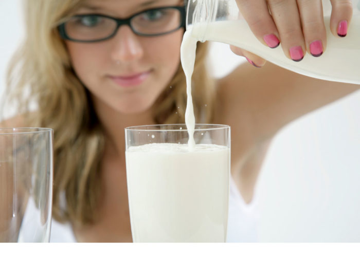 Почему корова задерживает молоко?