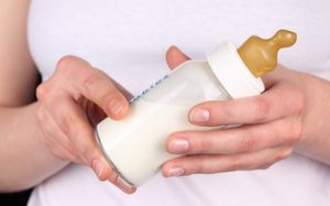 Как руками сцеживать молоко