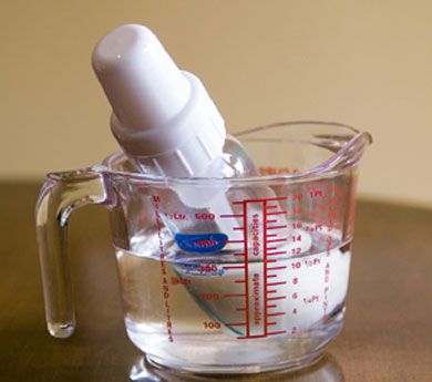 Размораживание молока в теплой воде