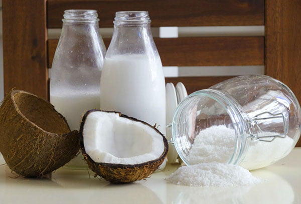Молочко из кокоса и кокосовая стружка