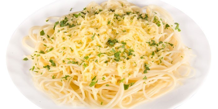 Спагетти с тертым сыром