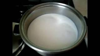Как вскипятить молоко, чтобы оно не убежало из кастрюли