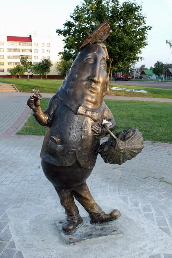 Памятник Огурцу в Шклове, фото с сайта byfacts.ru