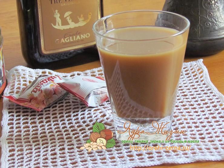 Кофе с ликером и молоком Амаретто рецепт в домашних условиях